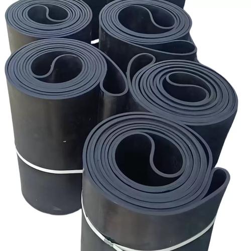 耐磨橡膠傳送皮帶 配料機(jī)與環(huán)形輸送帶無(wú)縫對(duì)接的創(chuàng)新解決方案
